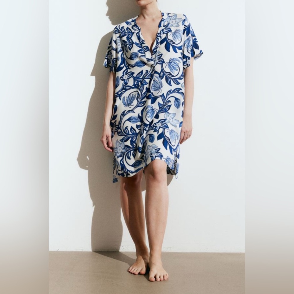 Like New. Tunic Floral Blue and White Dress - Picture 2 of 6